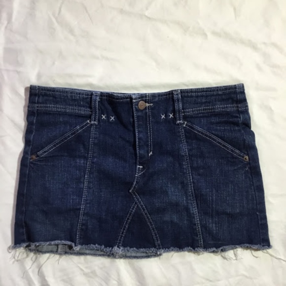 Levi's Denim Notched Frayed Raw Hem Mini Skirt - Picture 1 of 5